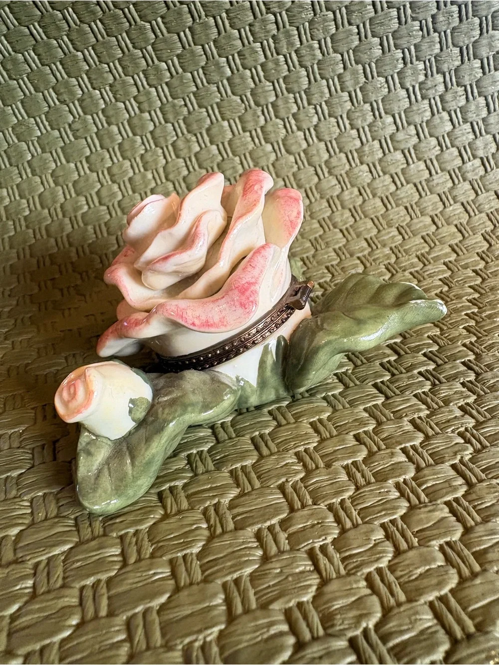 Vintage ceramic pink rose lidded trinket box  1970’s-80’s